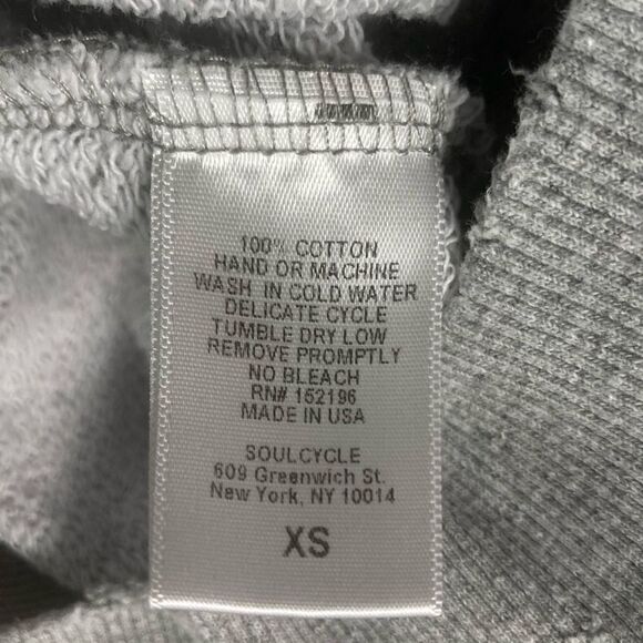 Soulcycle, Gray Long Sleeve Cropped Distressed Sweatshirt Skull Logo Women’s XS - Picture 7 of 12